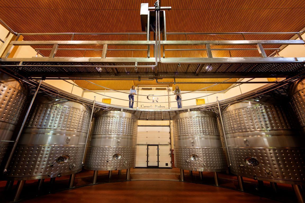 Mecanismo giratorio patentado de vinificación por gravedad de Bodegas Carmelo Rodero